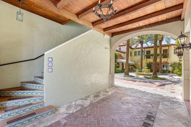 9 Via Parigi, Palm Beach, FL 33480
