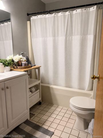 8049 Fenton Street, Dearborn Heights, MI 48127