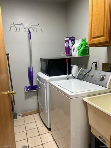 8049 Fenton Street, Dearborn Heights, MI 48127