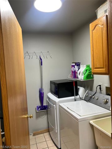 8049 Fenton Street, Dearborn Heights, MI 48127