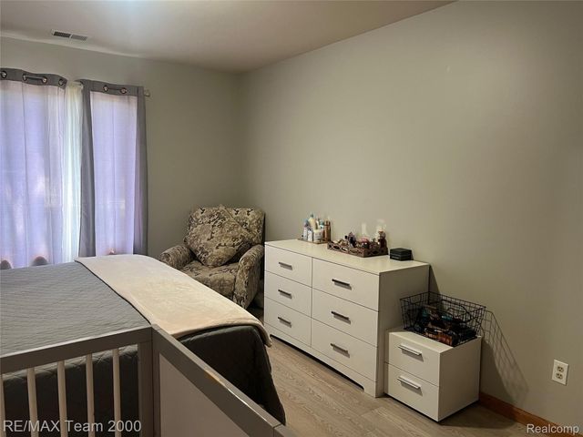 8049 Fenton Street, Dearborn Heights, MI 48127