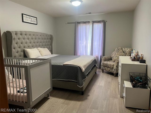 8049 Fenton Street, Dearborn Heights, MI 48127