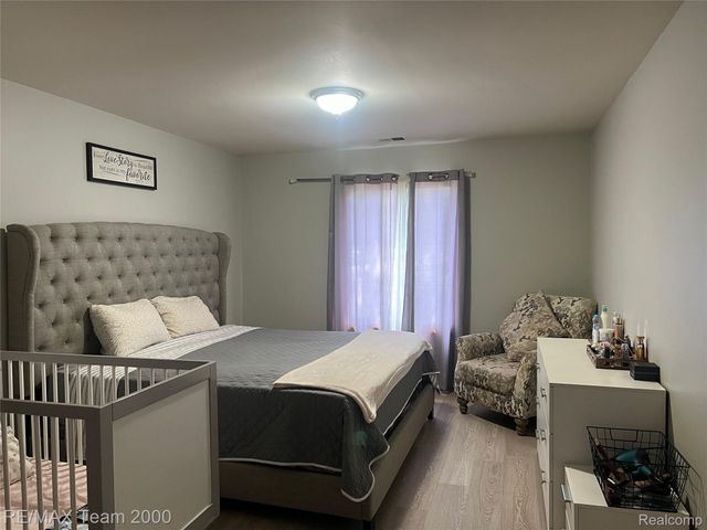 8049 Fenton Street, Dearborn Heights, MI 48127