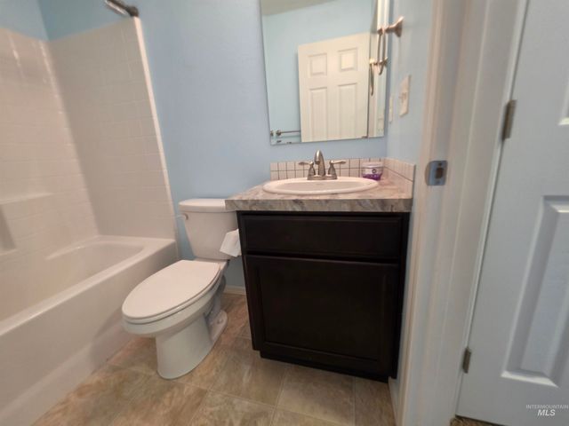 2080 N Swainson Ave, Meridian, ID 83646