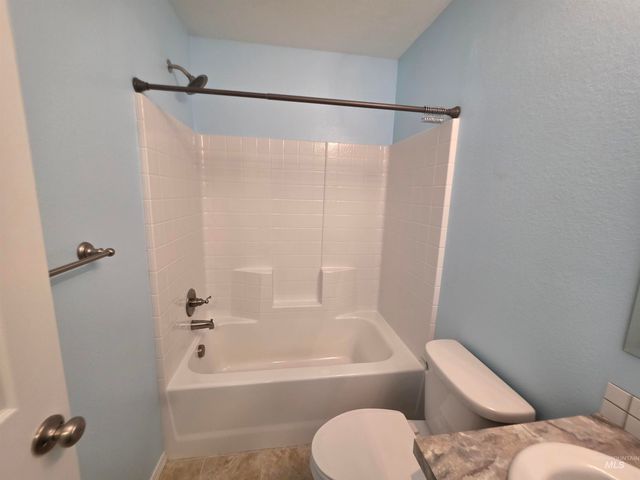 2080 N Swainson Ave, Meridian, ID 83646