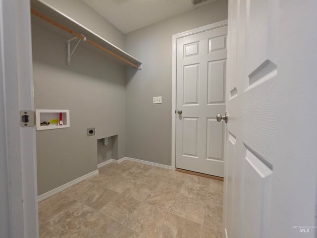 2080 N Swainson Ave, Meridian, ID 83646
