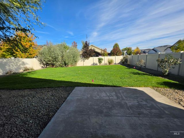 2080 N Swainson Ave, Meridian, ID 83646