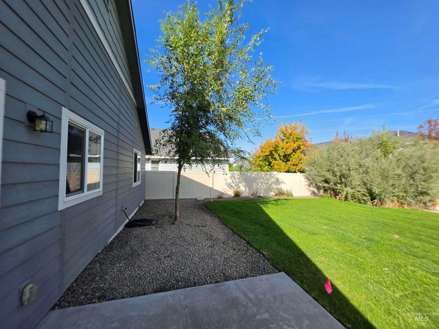 2080 N Swainson Ave, Meridian, ID 83646