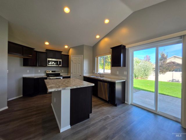 2080 N Swainson Ave, Meridian, ID 83646
