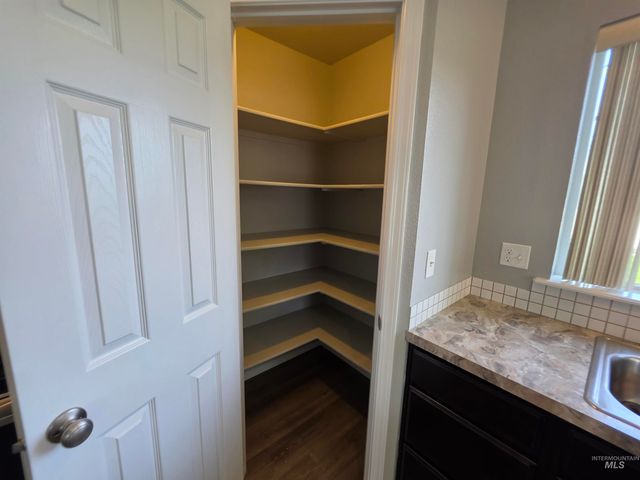 2080 N Swainson Ave, Meridian, ID 83646