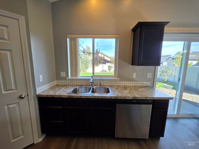 2080 N Swainson Ave, Meridian, ID 83646