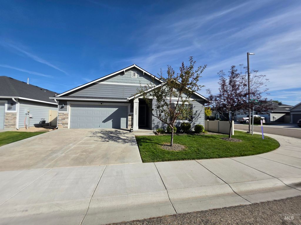 2080 N Swainson Ave, Meridian, ID 83646