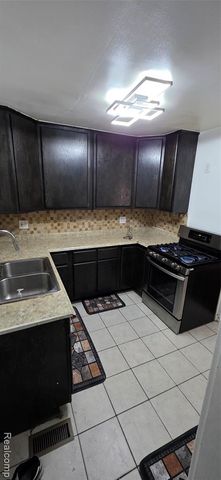 7113 Kendal Street, Dearborn, MI 48126