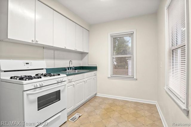 24611 Oxford Street, Dearborn, MI 48124