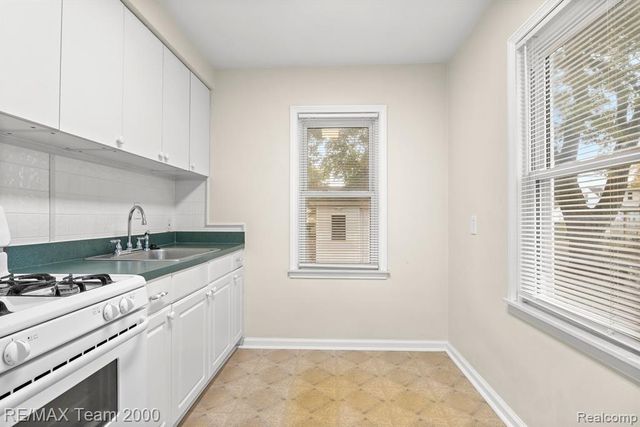 24611 Oxford Street, Dearborn, MI 48124