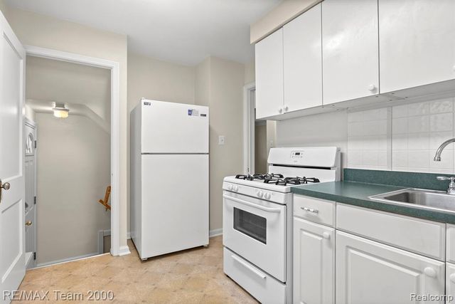 24611 Oxford Street, Dearborn, MI 48124