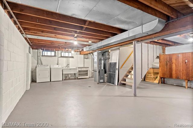 24611 Oxford Street, Dearborn, MI 48124