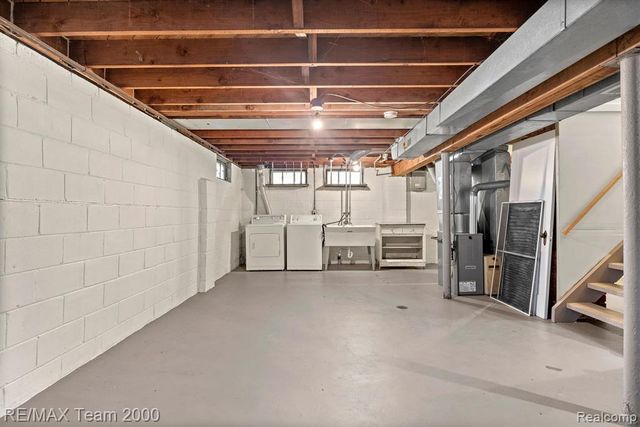24611 Oxford Street, Dearborn, MI 48124