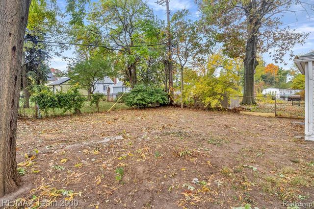 24611 Oxford Street, Dearborn, MI 48124