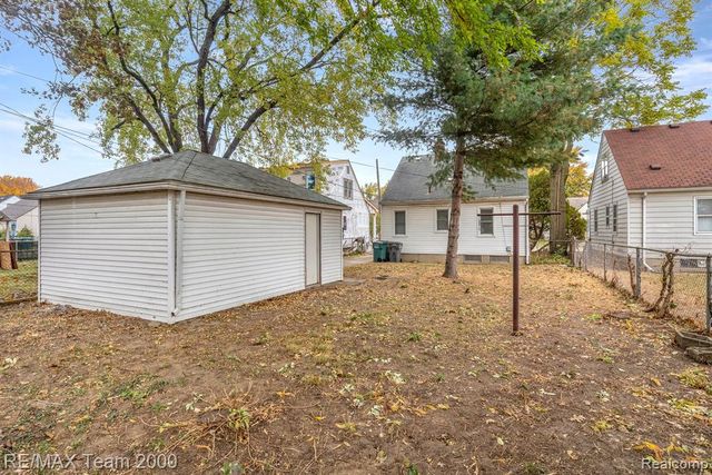 24611 Oxford Street, Dearborn, MI 48124