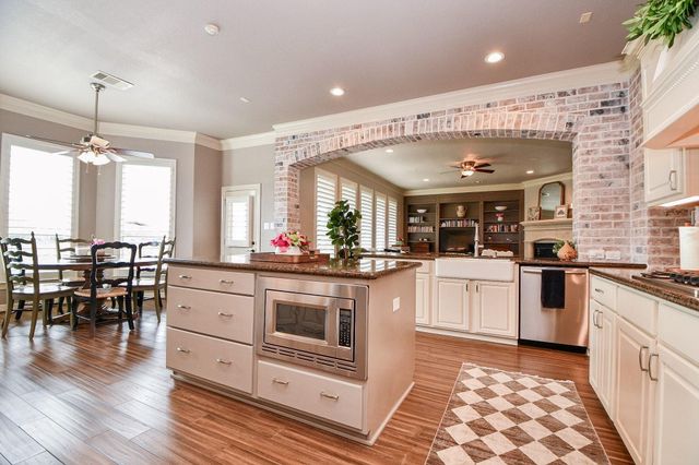 8906 Majesty Lane, Richmond, TX 77469