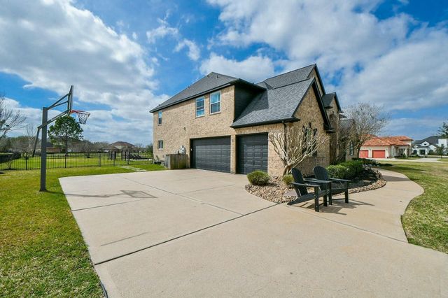 8906 Majesty Lane, Richmond, TX 77469