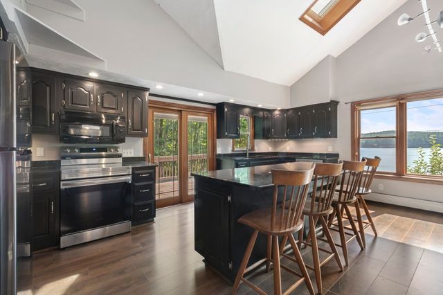 48 Davis Rd, Millbury, MA 01527