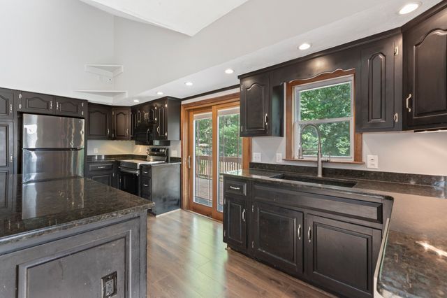 48 Davis Rd, Millbury, MA 01527