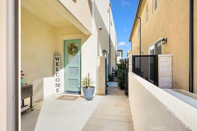 27238 Red Willow Court, Valencia, CA 91381