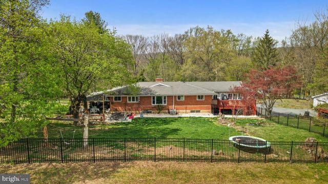 1042 NEFFS LAURYS RD, Schnecksville, PA 18078