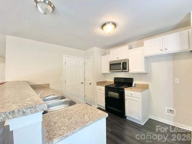 320 Peachtree Road, Charlotte, NC 28216