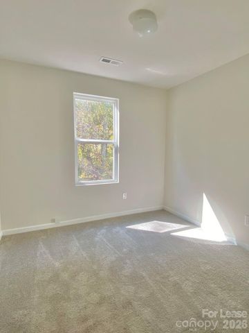 320 Peachtree Road, Charlotte, NC 28216