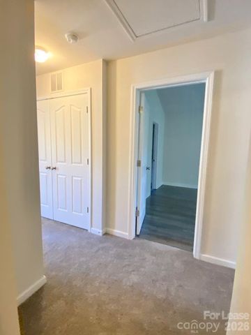 320 Peachtree Road, Charlotte, NC 28216