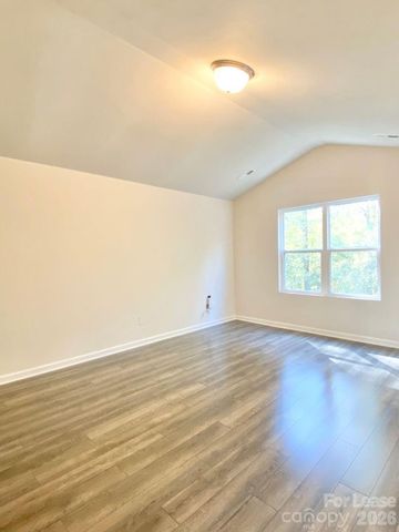 320 Peachtree Road, Charlotte, NC 28216