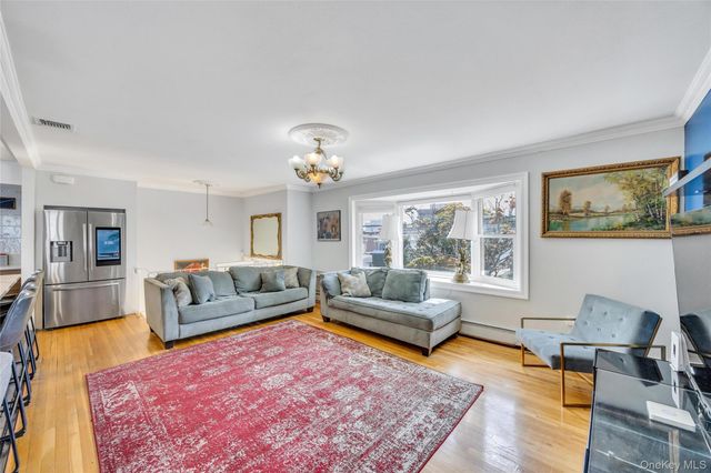 216 Earle Avenue, Lynbrook, NY 11563