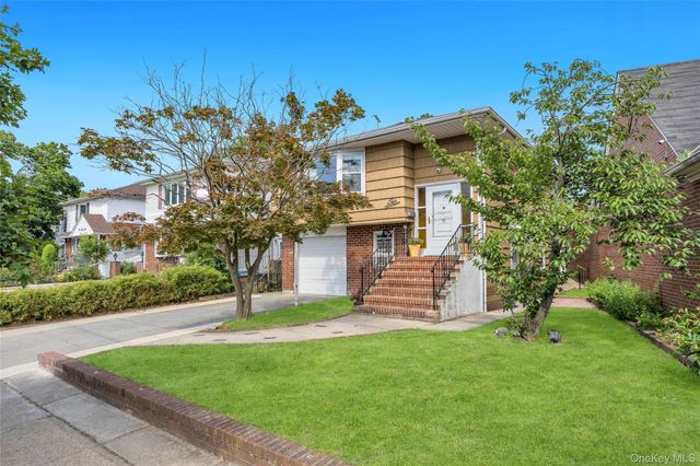 216 Earle Avenue, Lynbrook, NY 11563