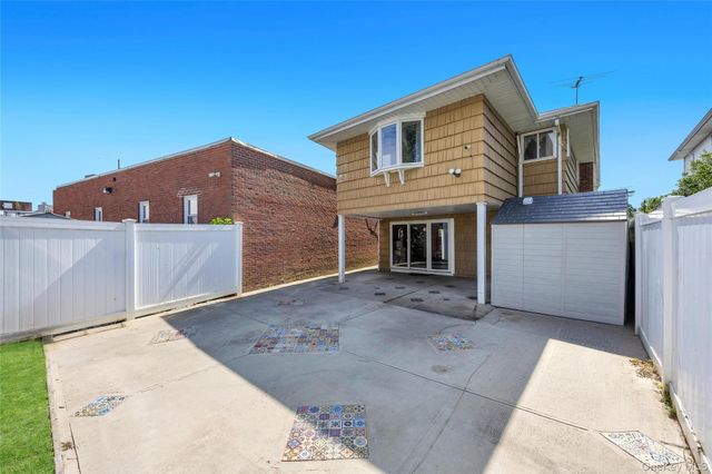 216 Earle Avenue, Lynbrook, NY 11563