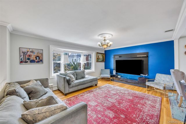 216 Earle Avenue, Lynbrook, NY 11563
