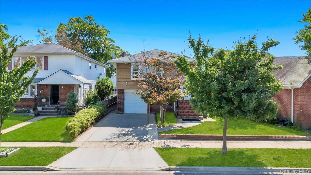 216 Earle Avenue, Lynbrook, NY 11563