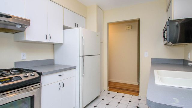 924 N Maple Road, Ann Arbor, MI 48103