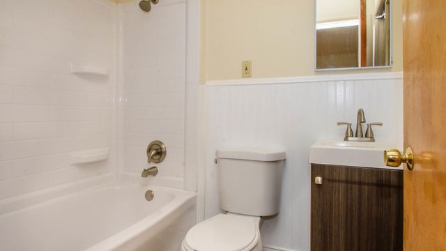 924 N Maple Road, Ann Arbor, MI 48103