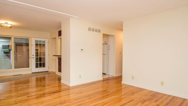 924 N Maple Road, Ann Arbor, MI 48103