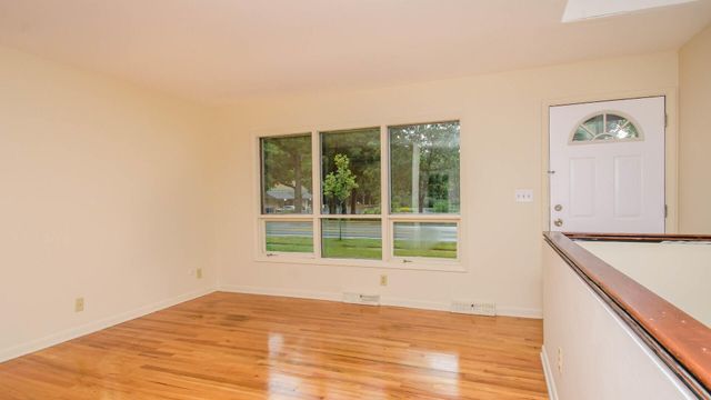 924 N Maple Road, Ann Arbor, MI 48103