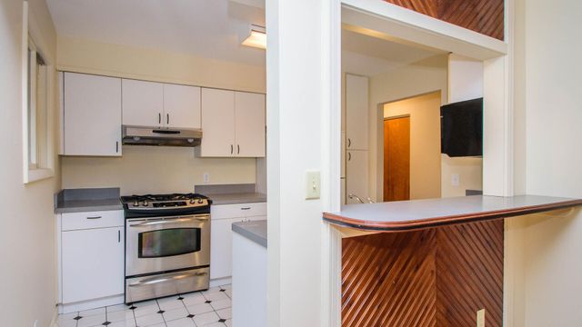 924 N Maple Road, Ann Arbor, MI 48103