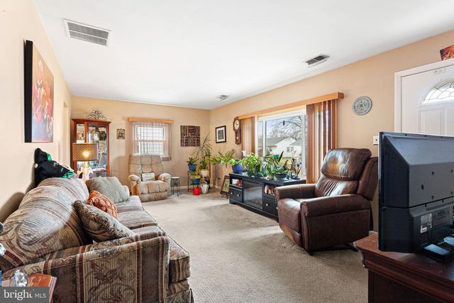 131 LEBBIE LN, Fairless Hills, PA 19030