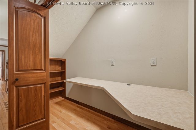 102 Rustic Highlands Road, Teays, WV 25526
