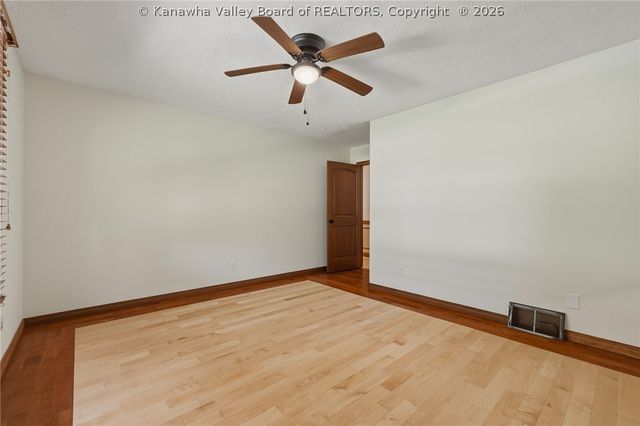 102 Rustic Highlands Road, Teays, WV 25526