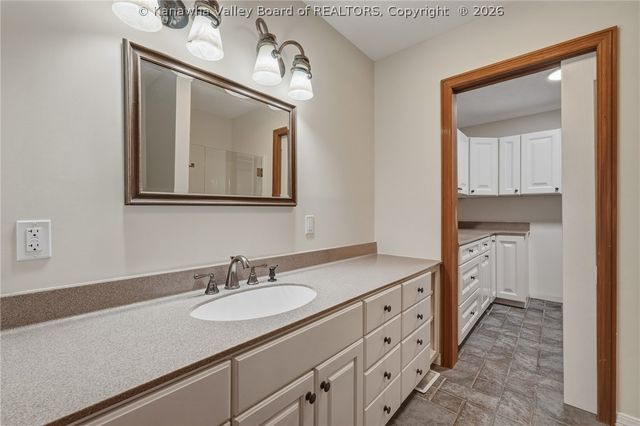 102 Rustic Highlands Road, Teays, WV 25526