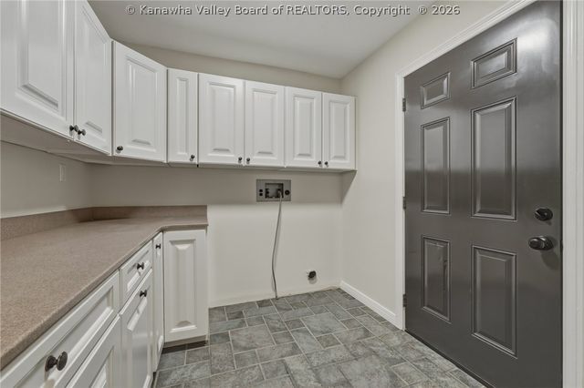 102 Rustic Highlands Road, Teays, WV 25526