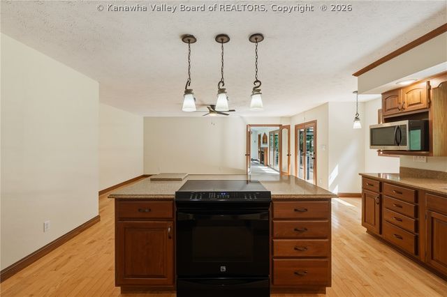 102 Rustic Highlands Road, Teays, WV 25526